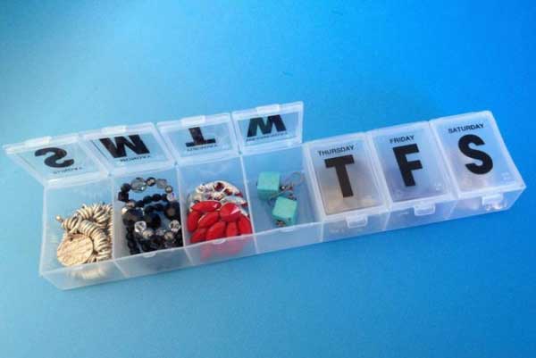Туры в США: Используйте контейнер для таблеток для хранения ювелирных украшений
