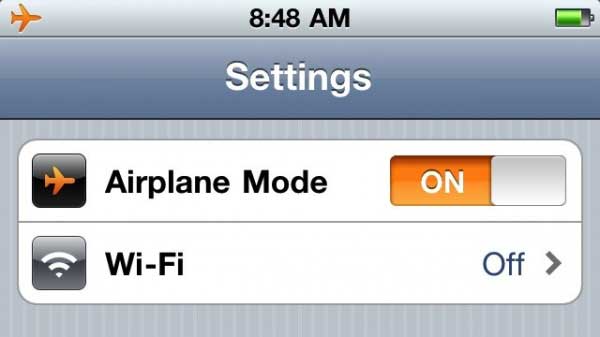 При поездке в США переведите смартфон в авиарежим (Airplane Mode)